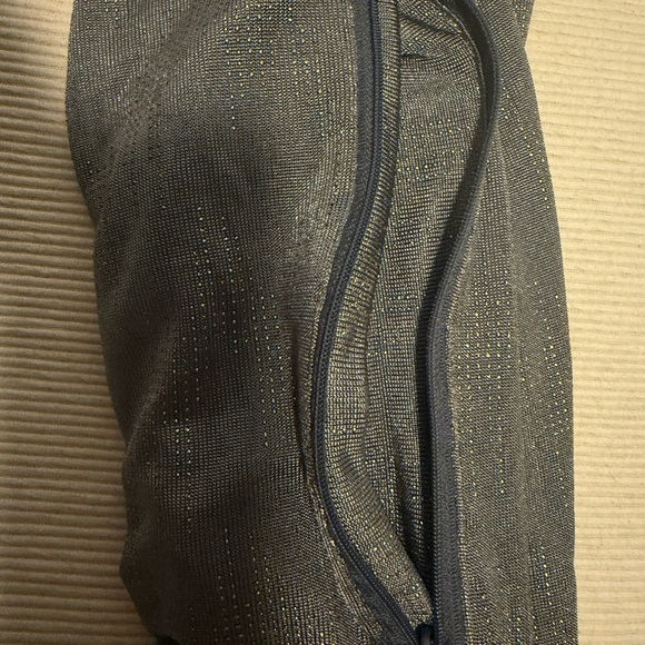 Sholdit Versatile Gray Infinity Scarf Soft Lightweight Accessory with Pocket - Picture 6 of 7